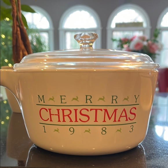 "Merry Christmas 1983" White Corningware Saucepan - 1 1/2L with Lid - Picture 2 of 12